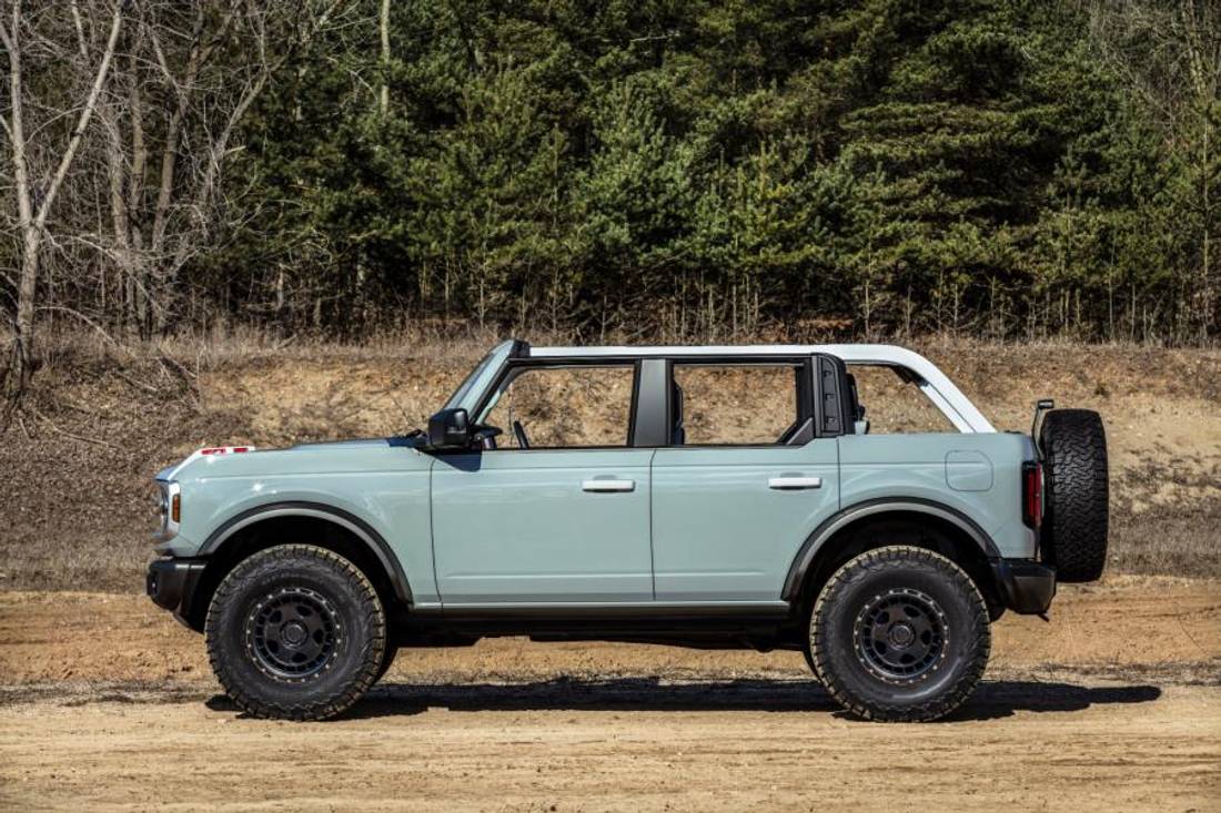 ford-bronco-side