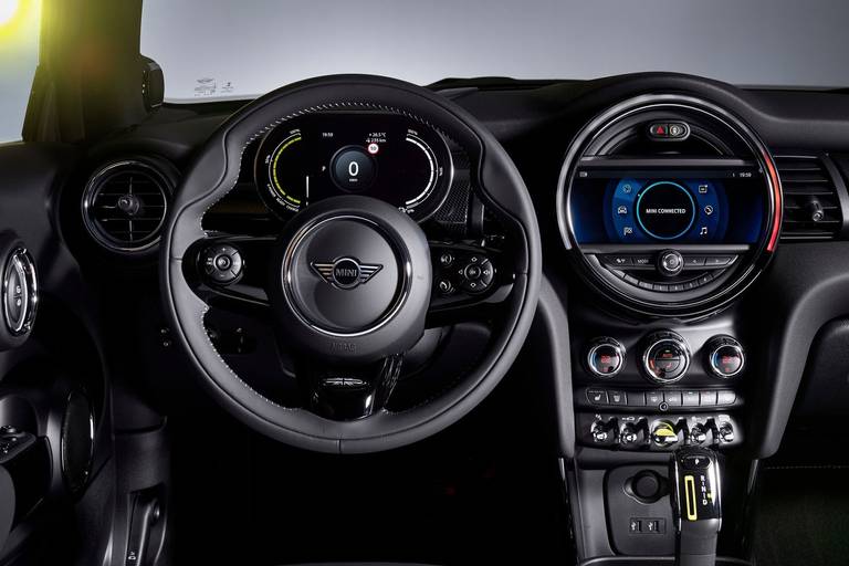 Mini-Cooper-SE-Interior