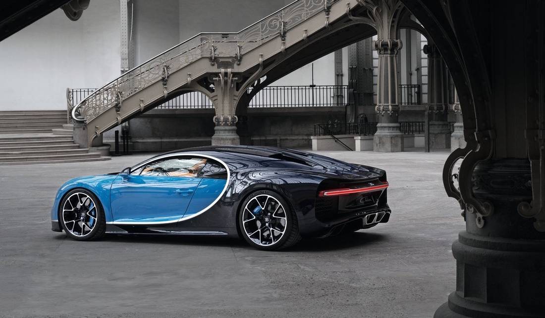 bugatti-chiron-back