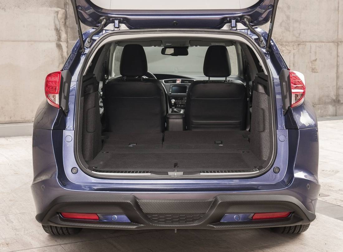 honda-civic-tourer-trunk