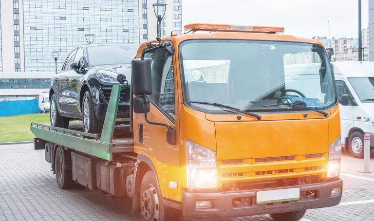 Wann wird ein Auto ohne Kennzeichen abgeschleppt?