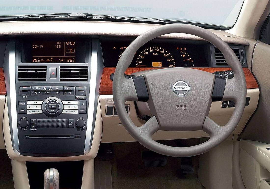 nissan-teana-interior