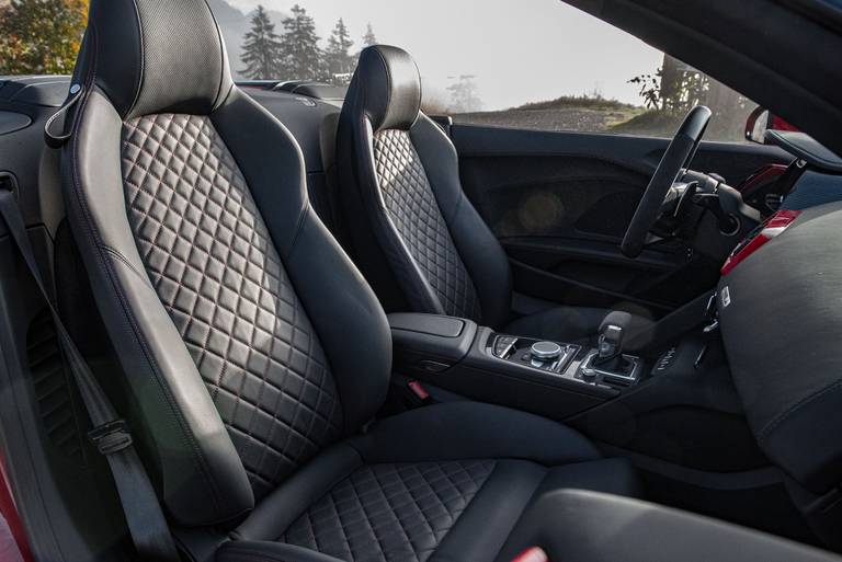 Audi-R8-V10-Spyder-RWD-2022-Seats