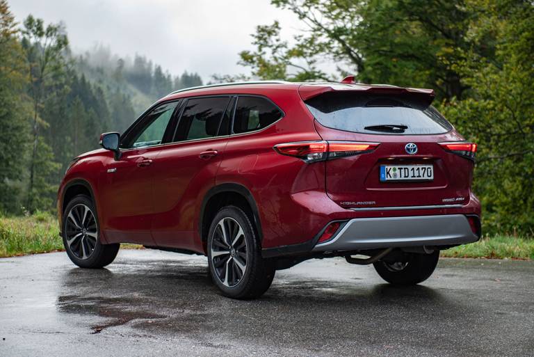 Toyota-Highlander-Hybrid-Side-Rear