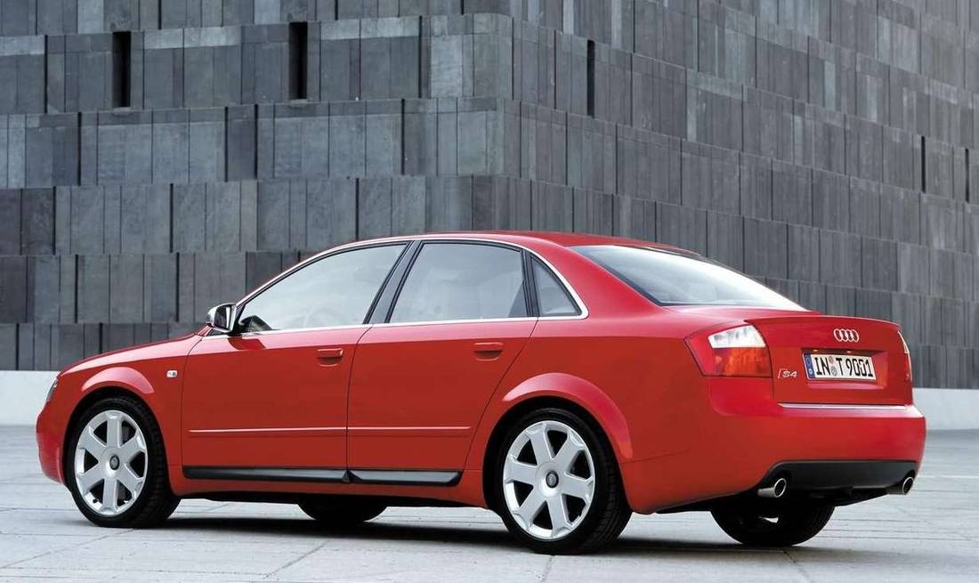 Audi-S4-B5-Sideview