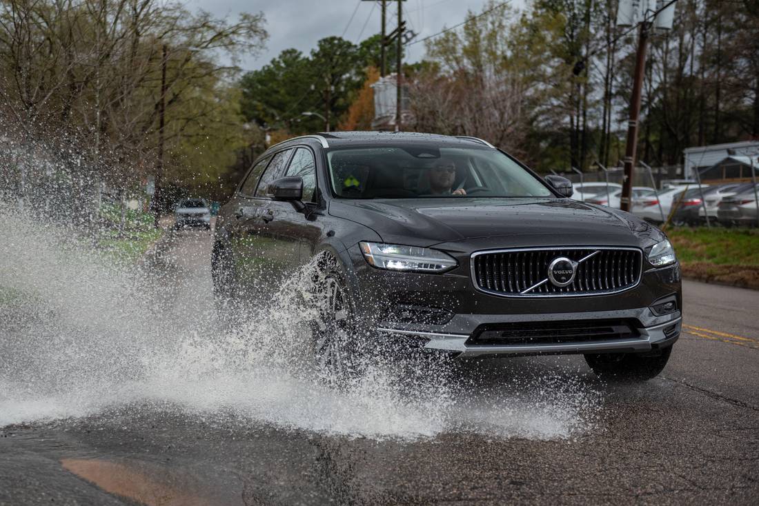  Wer in den USA Auto fährt, sollte auf die Wetterlage achten. Bei Starkregen sind die maroden Kanalisationen schnell mit den Wassermengen überfordert.