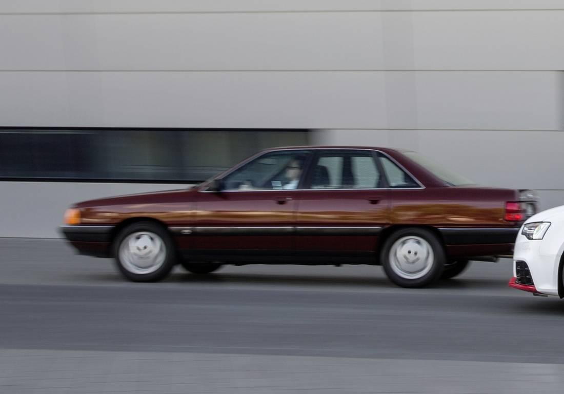 audi-100-c3-side