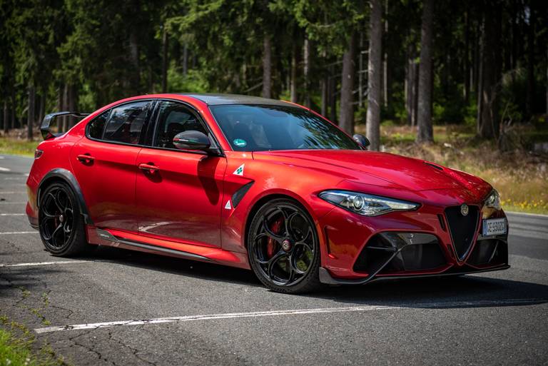 Alfa-Romeo-Giulia-GTAm-Front-Side