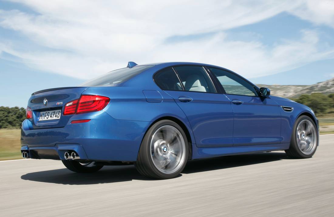 bmw-m5-f10-side