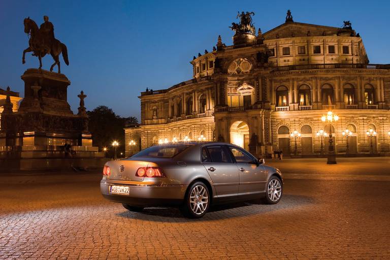 VW-Phaeton-Gebrauchtwagen-Rear