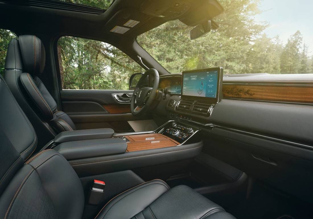Lincoln Navigator 2022 interior