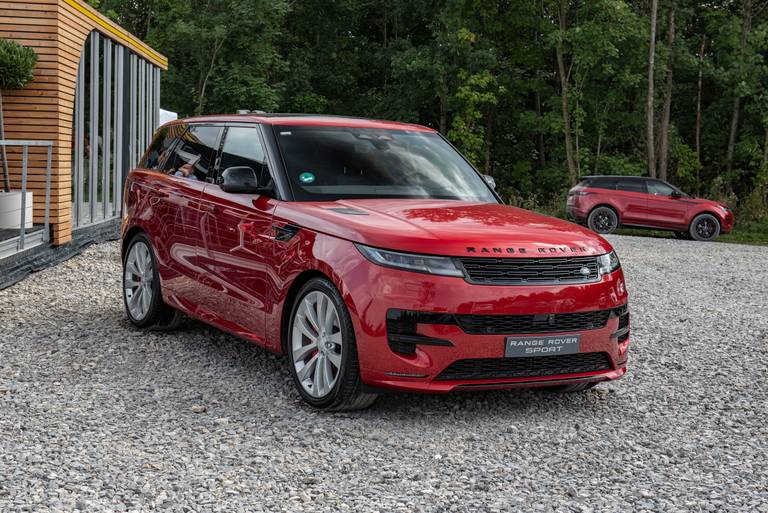 https://www.autoscout24.de/cms-content-assets/4B9QJLFP4FS4qtuUPzbhg7-b9a8541d831d92cc1159af3985697c77-Range-Rover-Sport-2022-Front-Side-768.jpg