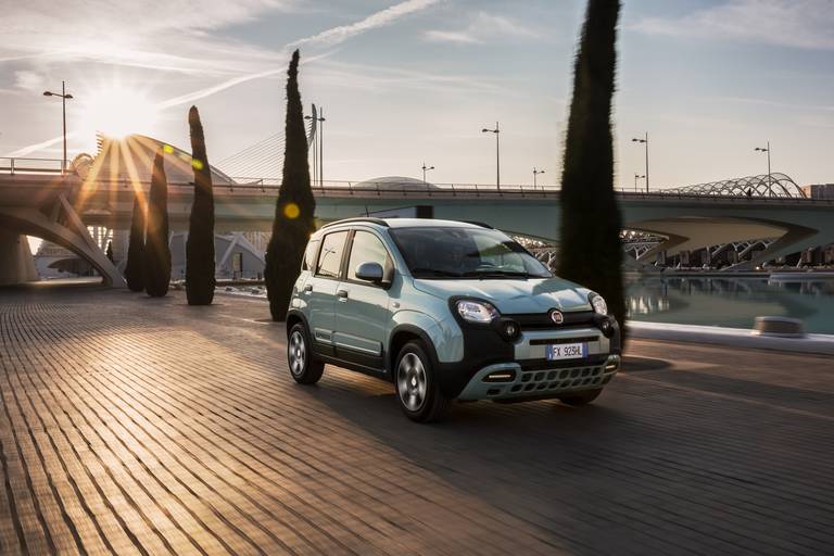  Mit einem Basispreis von knapp 17.000 Euro ist der Fiat Panda Hybrid der günstigste Hybrid-Kleinwagen 2023.