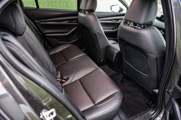 Mazda3-Fastback-Rearseats