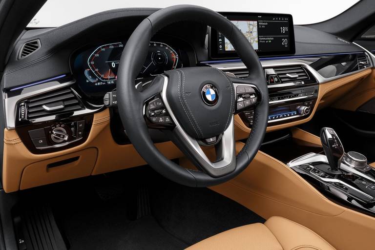 Der neue BMW 5er(G30)-Innenraum : Die Highlights des siebten 5ers – und der  sechs Vorgänger : BMW News : #208604863