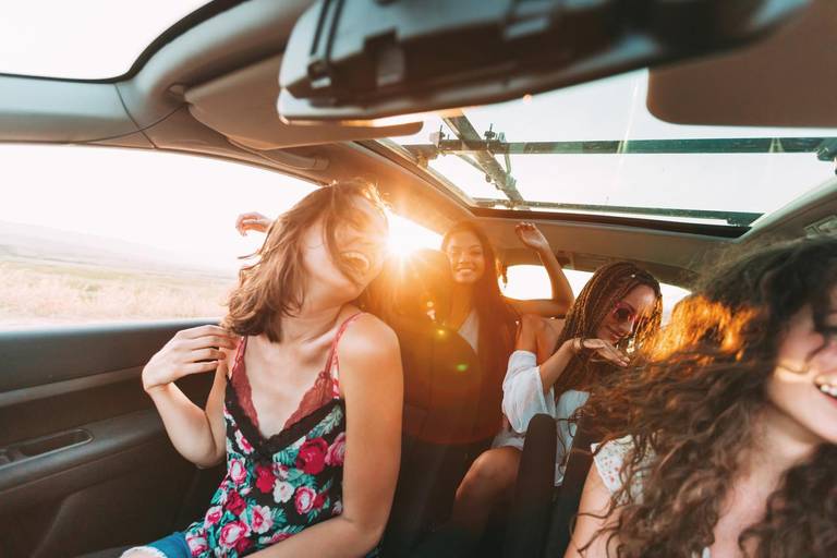  Wenn Urlauber bei der Autofahrt ein paar Dinge beherzigen, wird der Trip deutlich entspannter.