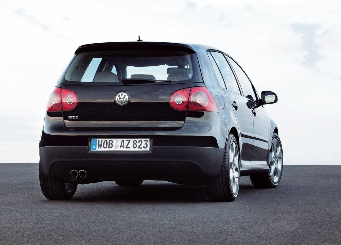 Volkswagen-Golf_GTI_5-door-2004-1280-12