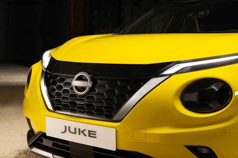 JUKE MC 2024 - Exterior iconic yellow body color - N-Sport - headlamps view