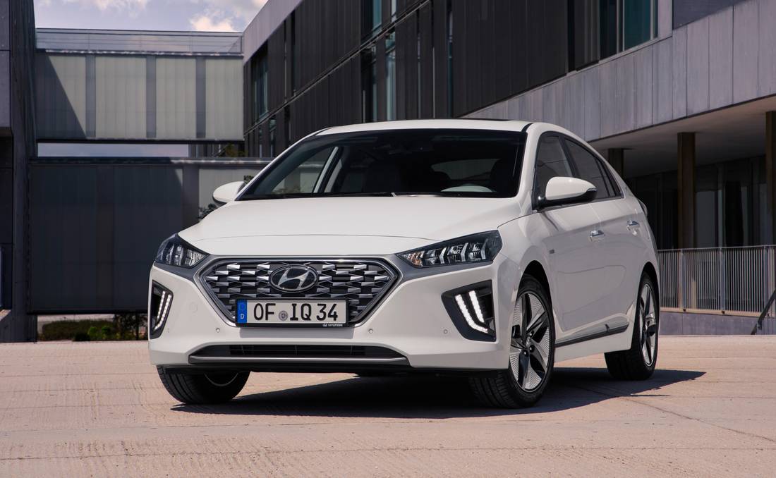 hyundai-ioniq-hybrid-front