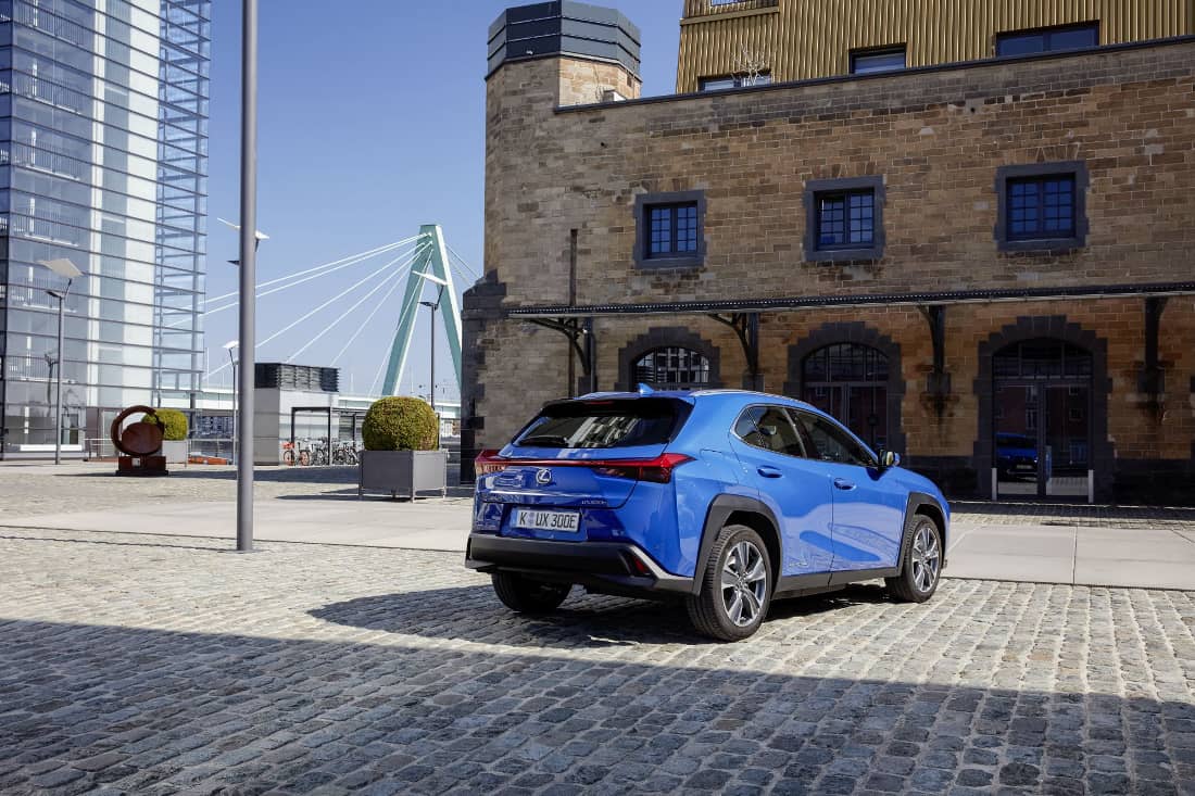 lexusux 300e elettrica