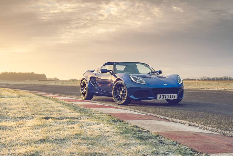  Der Lotus Elise ist ein leichtgewichtiges und ausgefallenes Rennauto für die Straße - und schon für unter 20.000 Euro gebraucht zu haben.