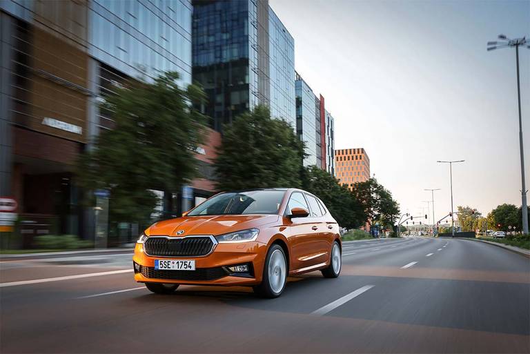  Der Skoda Fabia ist ein praktischer, zuverlässiger und günstiger Begleiter, den es neu schon für unter 15.000 zu kaufen gibt.