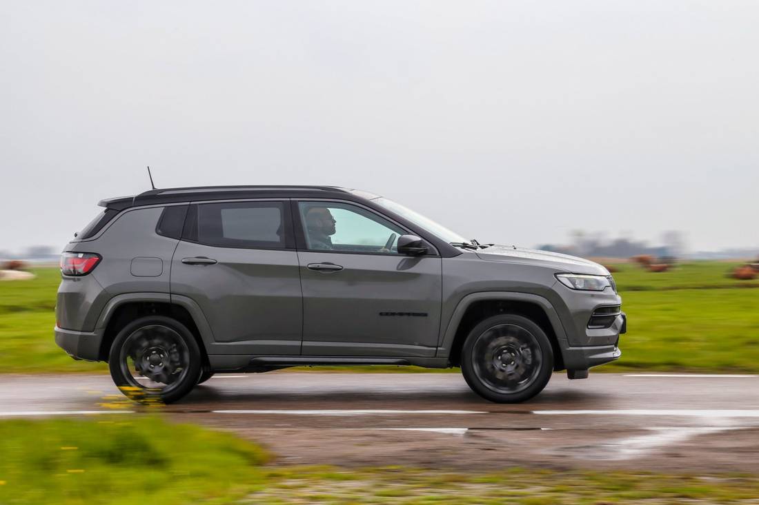 jeep-compass-side