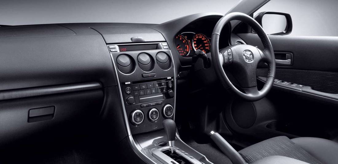 mazda-atenza-interior