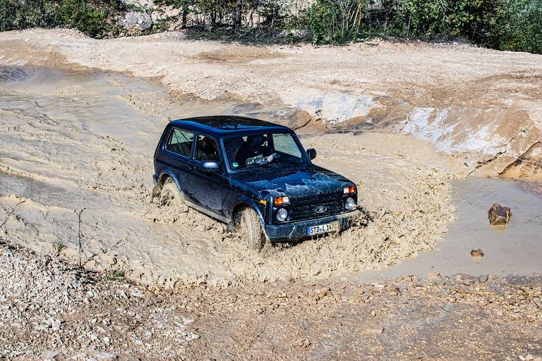 Lada-4x4-Water