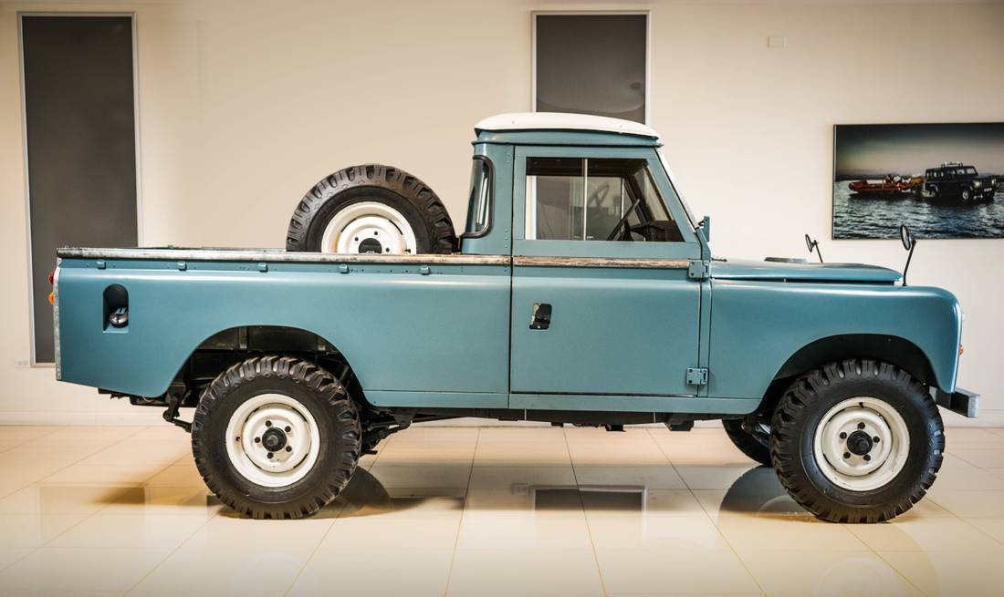 land-rover-series-3-side