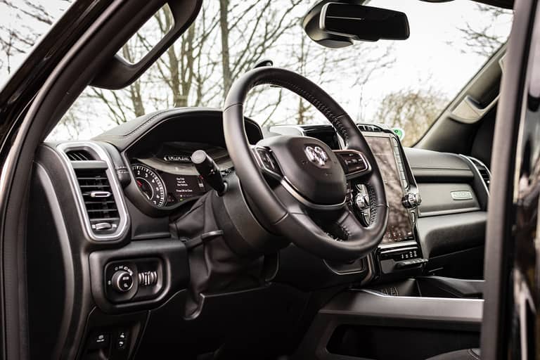 2020-RAM-Sport-Interieur