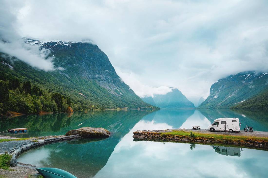 Camper am Bergsee