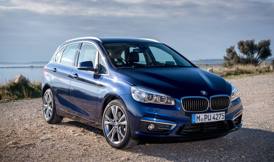 bmw-225i-active-tourer-front