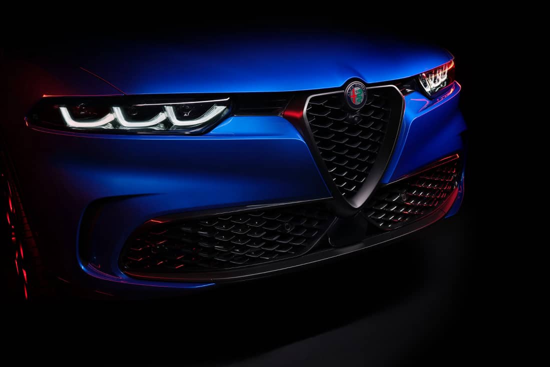  Scharfer Blick: Die Voll-LED-Matrix-Scheinwerfer haben ihren Design-Ursprung im Alfa Romeo SZ Zagato.