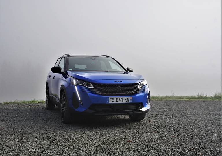 Peugeot 3008 Facelift 2020 Hybrid Front vor Nebelwand