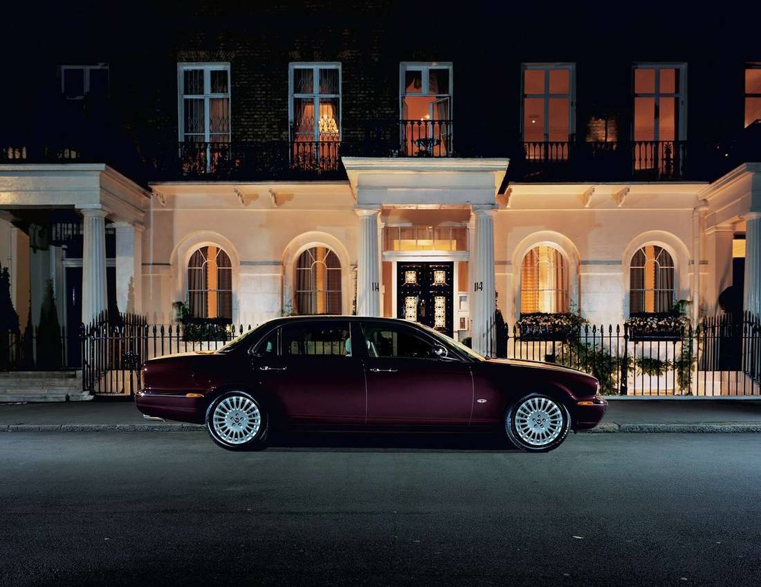 daimler-super-eight-side