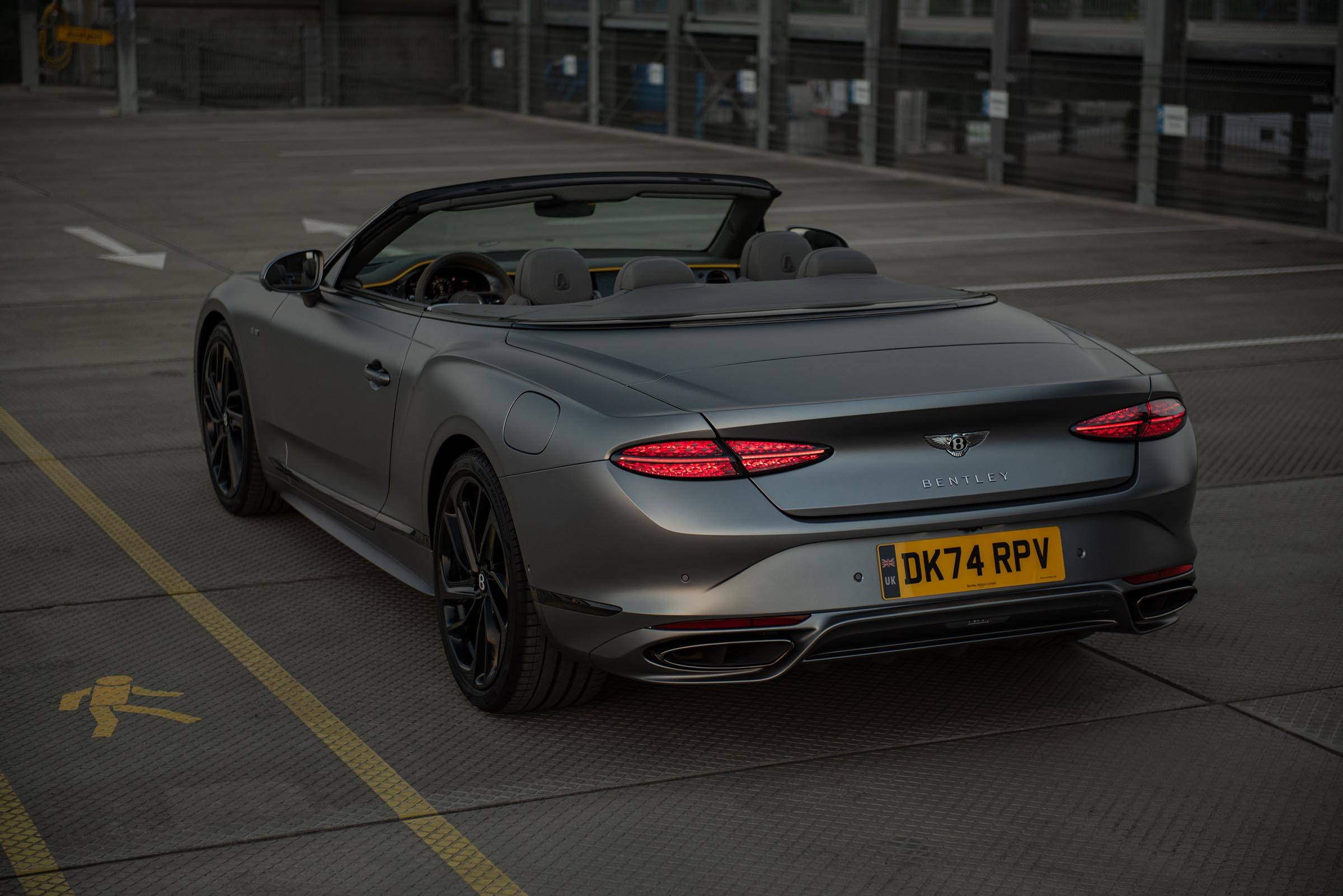 Bentley Continental GTC Speed - Seite-Heckansicht