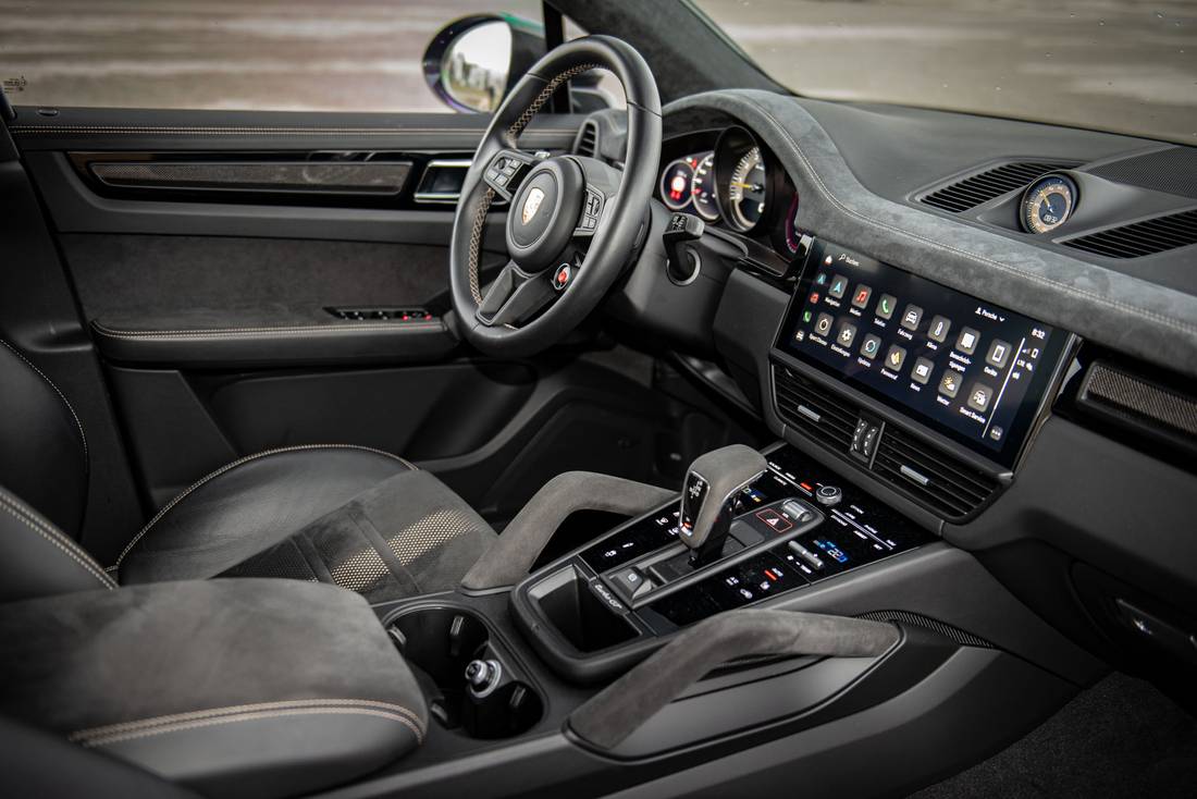 Porsche-Cayenne-Turbo-GT-Interior