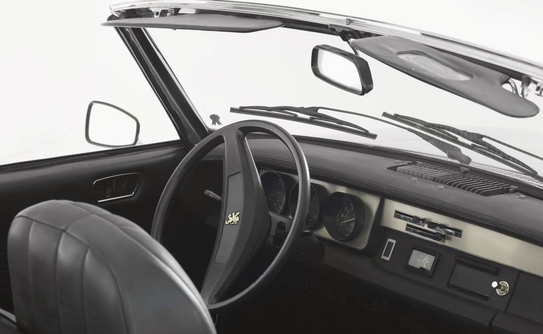 peugeot-304-interior