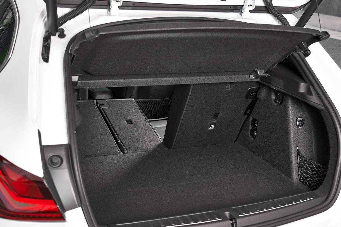 bmw-118i-trunk