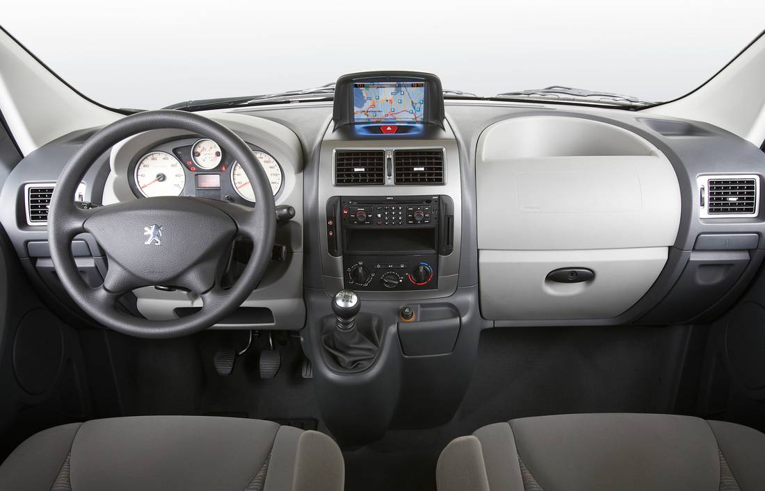 peugeot-expert-tepee-interior