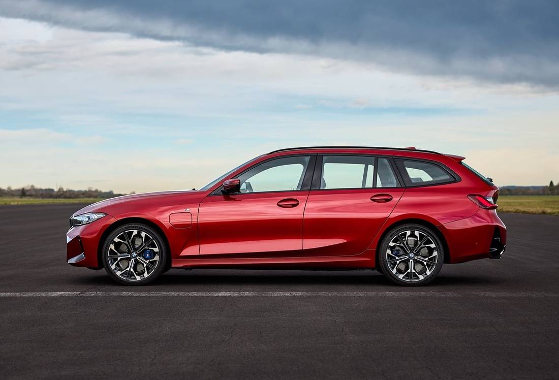 BMW-3-Series Touring-2025