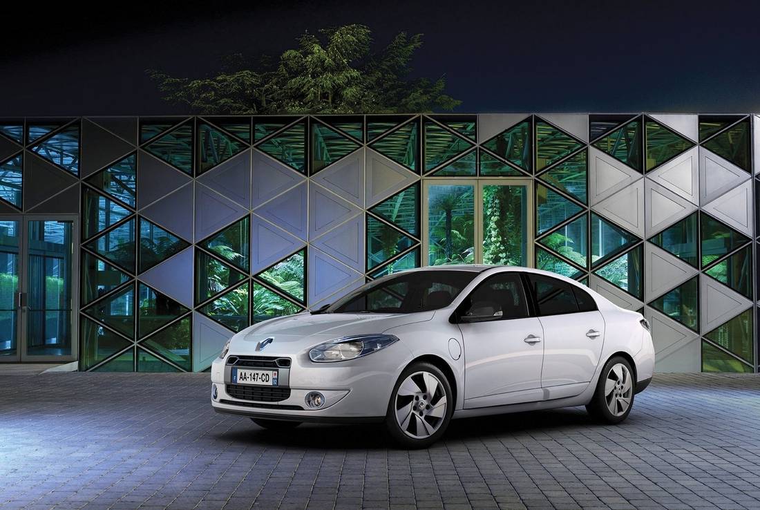 renault-fluence-ze-side