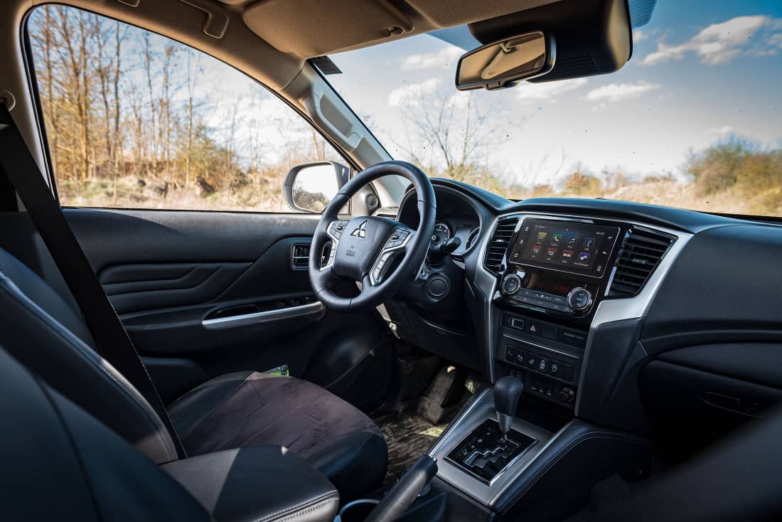 Mitsubishi L200 interior