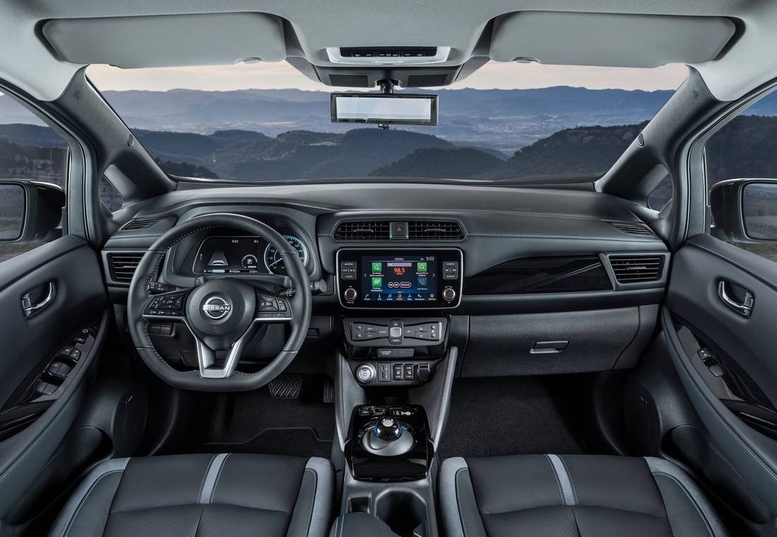Nissan-Leaf-2022 interior