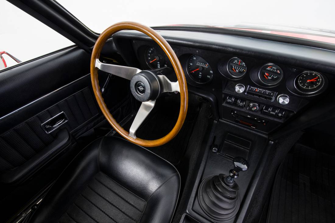 opel-gt-interieur