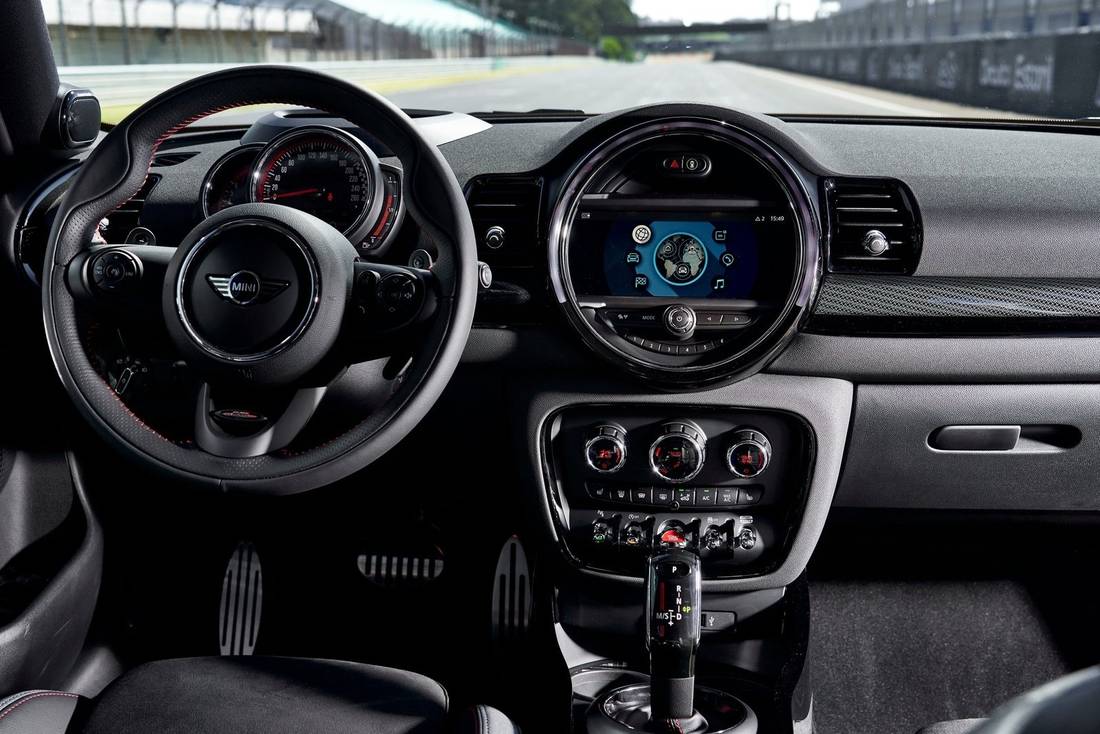 mini-john-cooper-works-clubman-interior