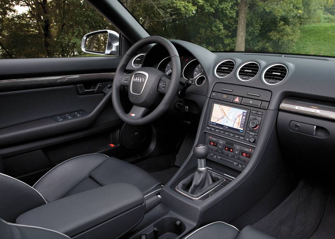 audi-s4-b7-interior