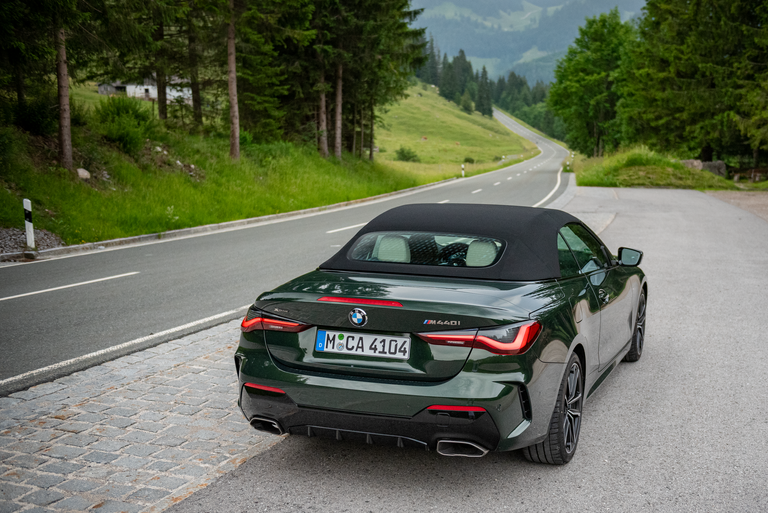 BMW-M440i-xDrive-Cabrio-Rear-Side-Closed