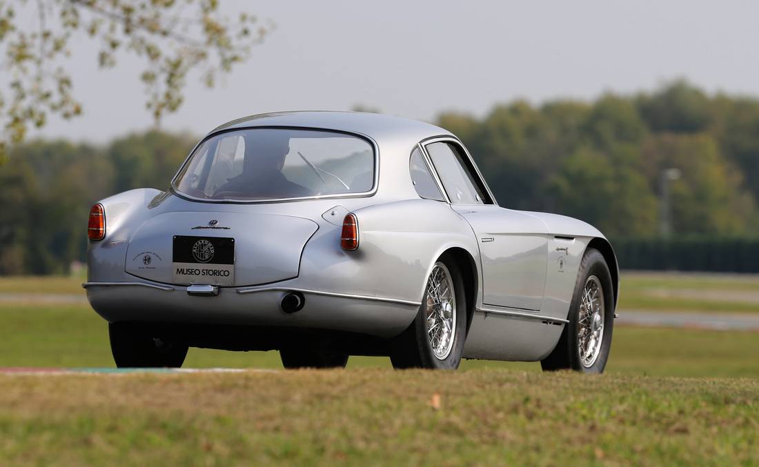 alfa-romeo-2000-back